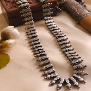 Howlite garland
